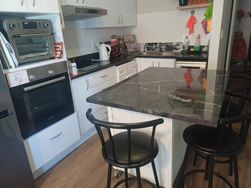 1 Bedroom Property for Sale in Buhrein Western Cape